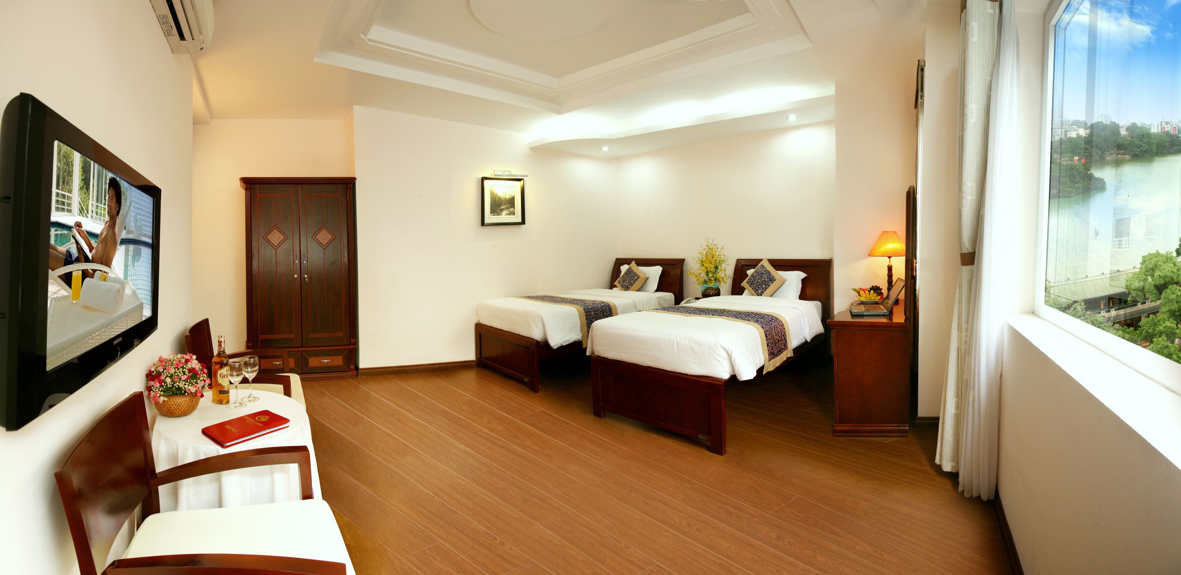 Foto - Lakeside Palace Hotel