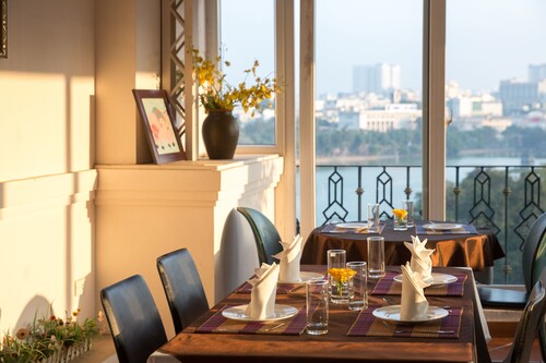 Lakeside Palace Hotel