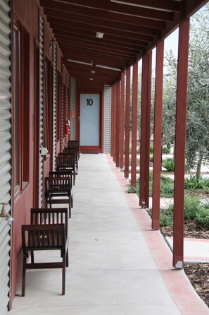 Terrace/patio - Bairnsdale Motel (Lucknow)