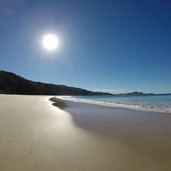 Di pantai, luncur air