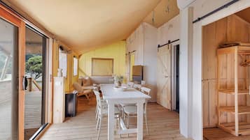Safari Lodge - Sleeps 6 | Living area