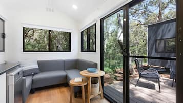 ์คํ๋์ค (Tiny Home - Sleeps 2) | ๊ฑฐ์ค ๊ณต๊ฐ | LCD TV