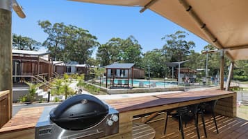 Superior-telt (Safari Tent - Sleeps 4) | Terrasse/gårdhave