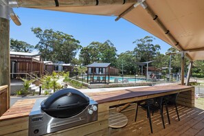 Tenda Superior (Safari Tent - Sleeps 4) | Teras/patio
