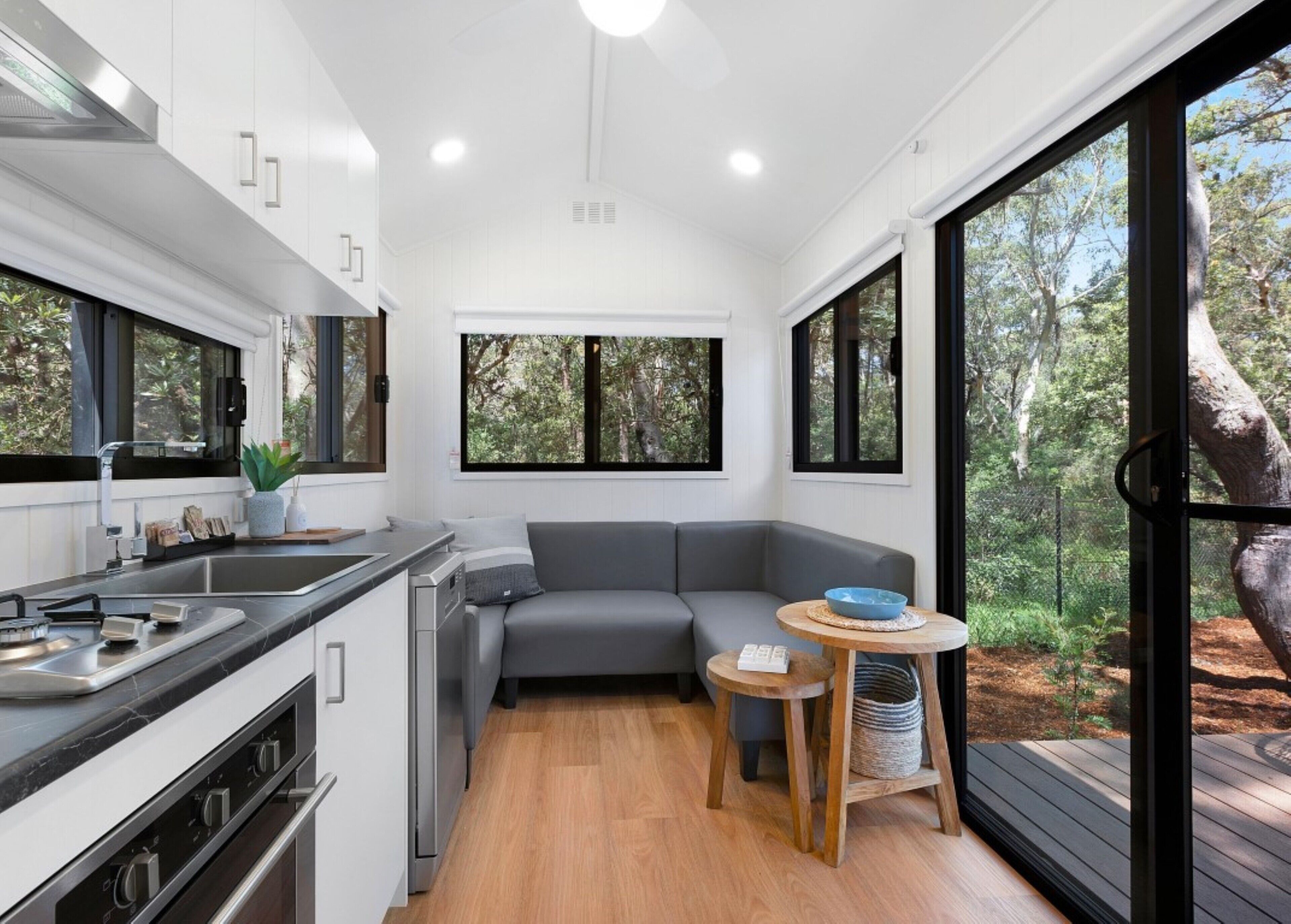 Studio (Tiny Home - Sleeps 2) | Woonruimte | Lcd-televisie