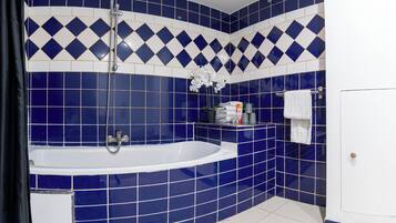 Triple Room, 3 Single Beds | Desk, free WiFi