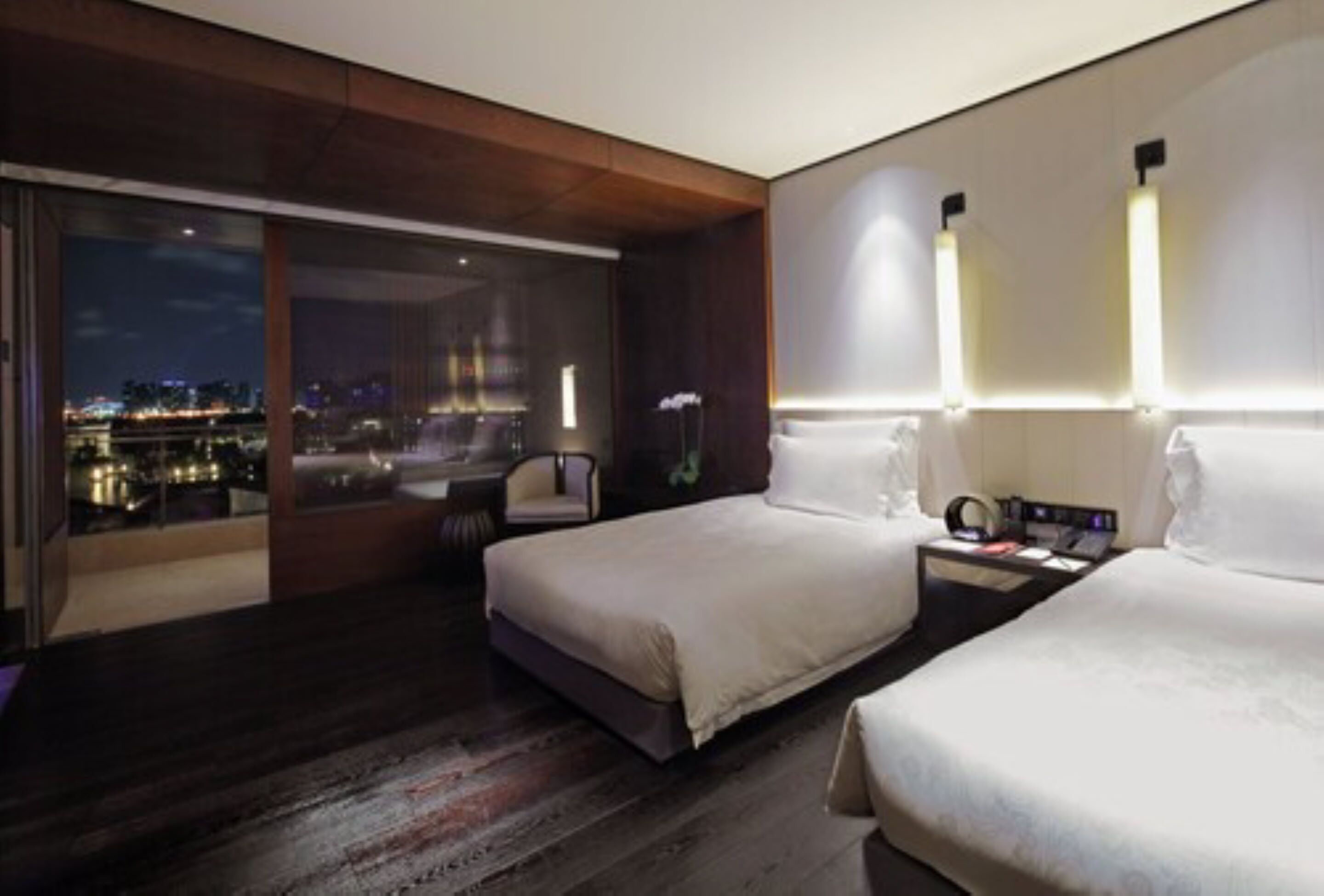 deluxe twin room | premium bedding, free minibar items, in-room safe, iron/ironing board