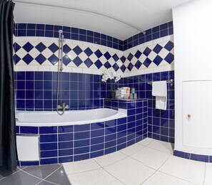 Tremannsrom | Bad | Hårføner og håndklær