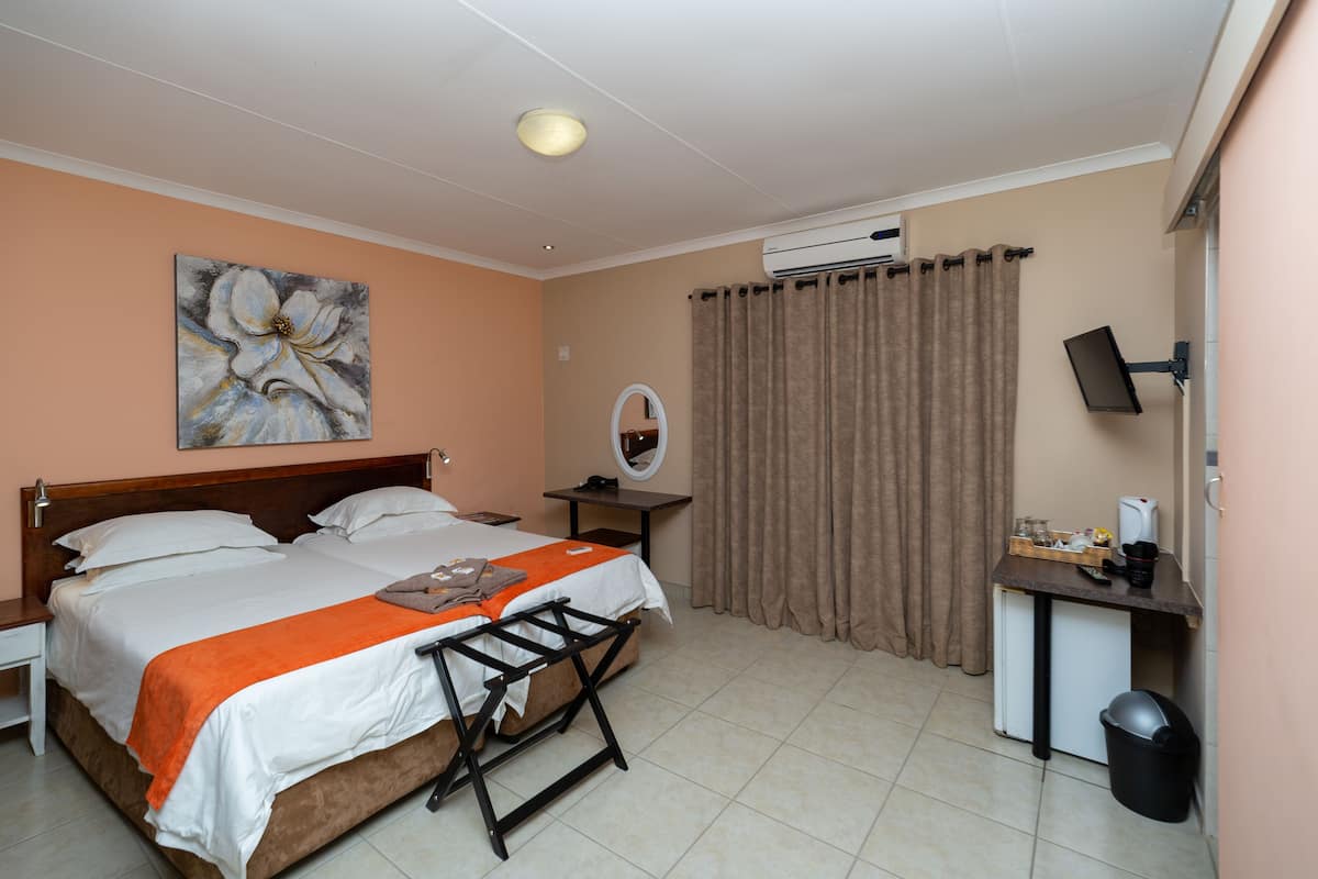 B&B Standard Room | 1 bedroom, in-room safe, laptop workspace, iron/ironing board