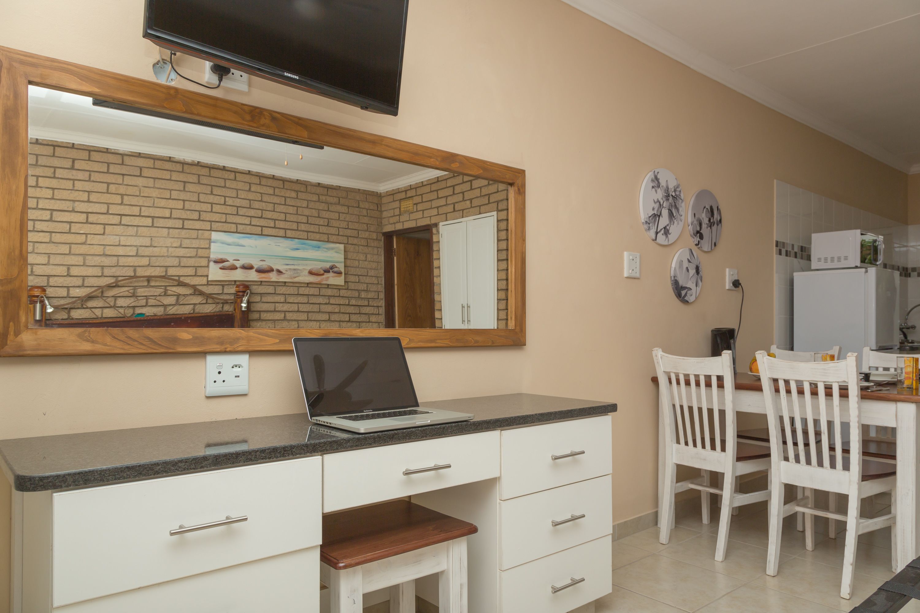 In-room business centre