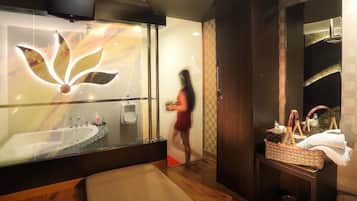 Sauna, hot tub, massages