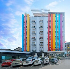 Front of property - Transera Hotel Pontianak (Pontianak)