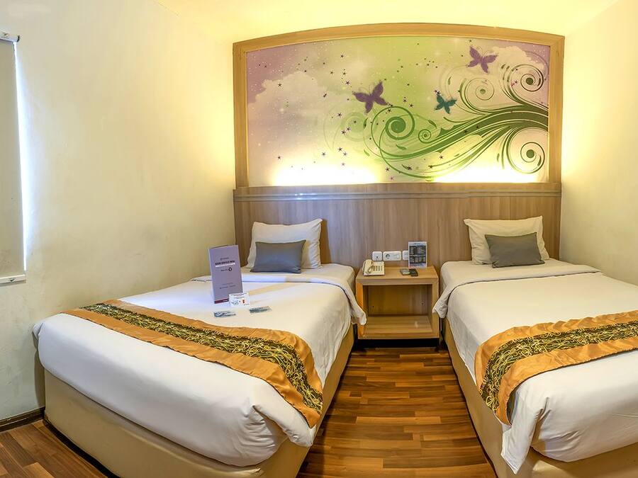 Deluxe Room | Bar mini, peti besi dalam bilik, meja, Wi-fi percuma