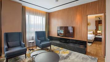 President Suite Room | Minibar, in-room safe, desk, laptop workspace