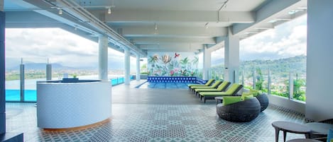 Innenpool, Liegestühle