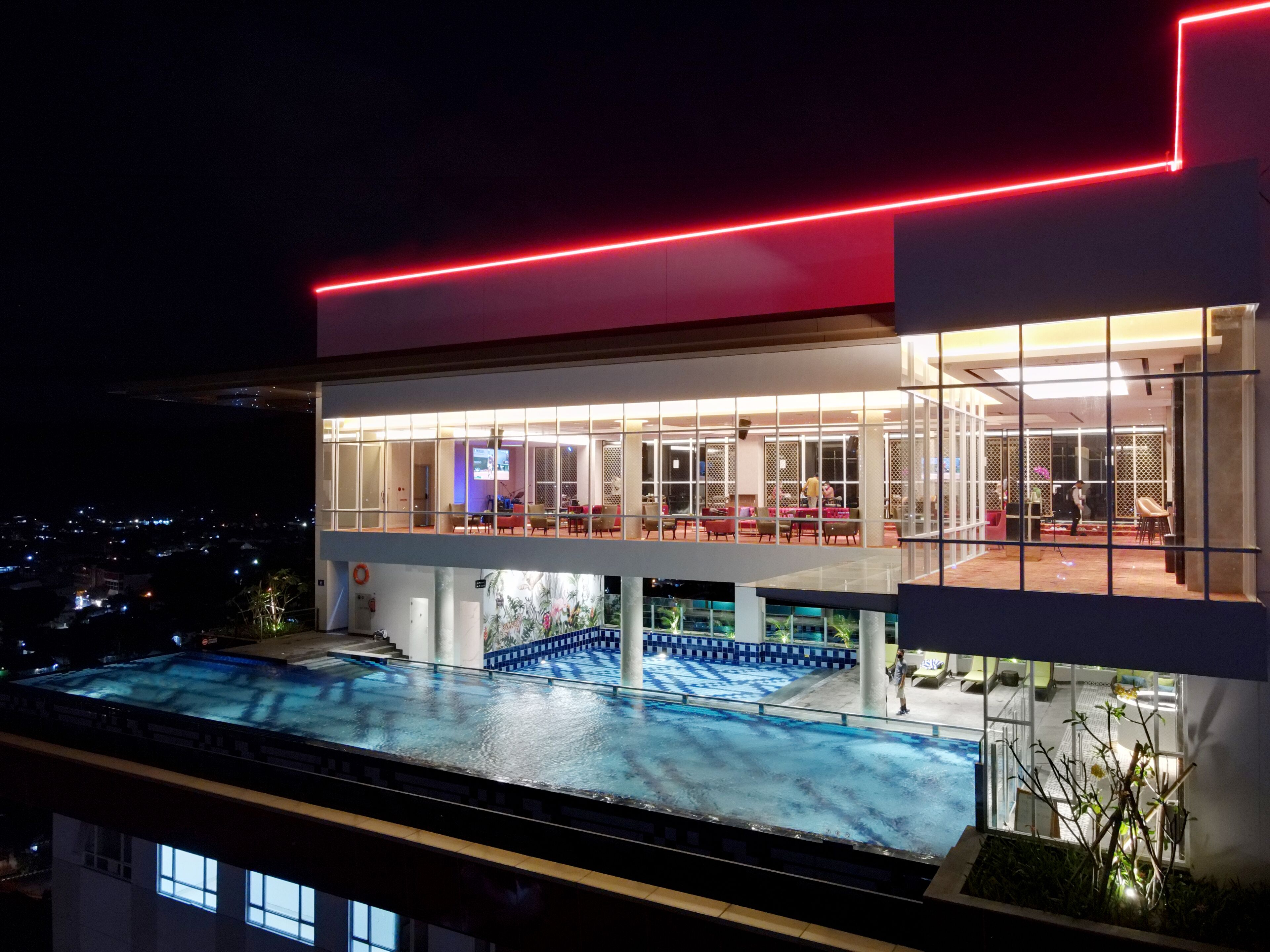 Foto - The ZHM Premiere Padang