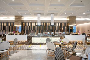 Daily buffet breakfast (IDR 170000 per person)