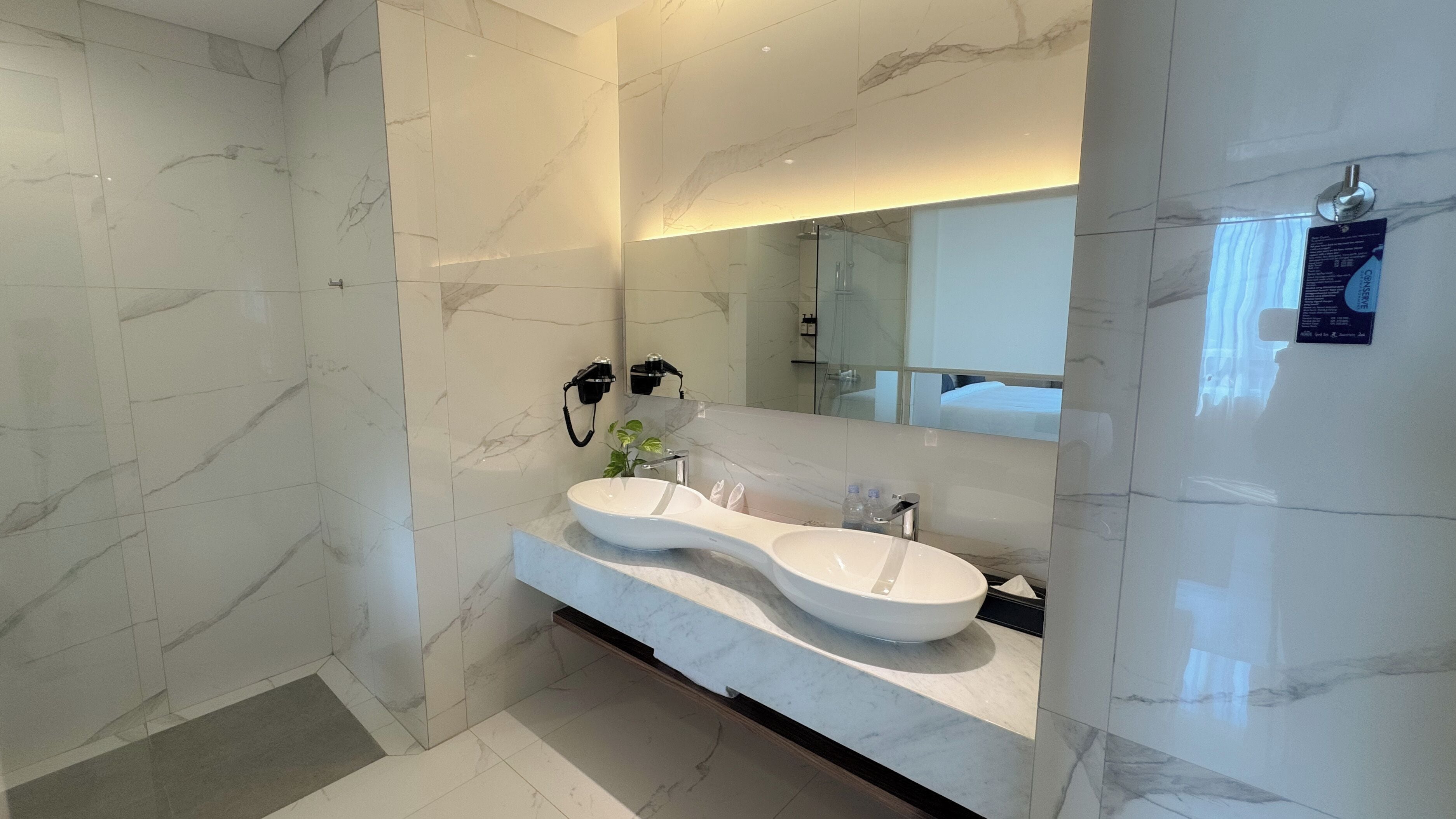 Foto - The ZHM Premiere Padang