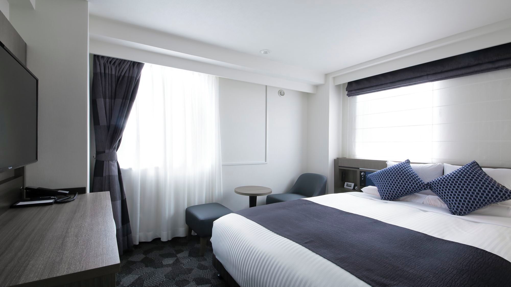 Desk, free WiFi, bed sheets