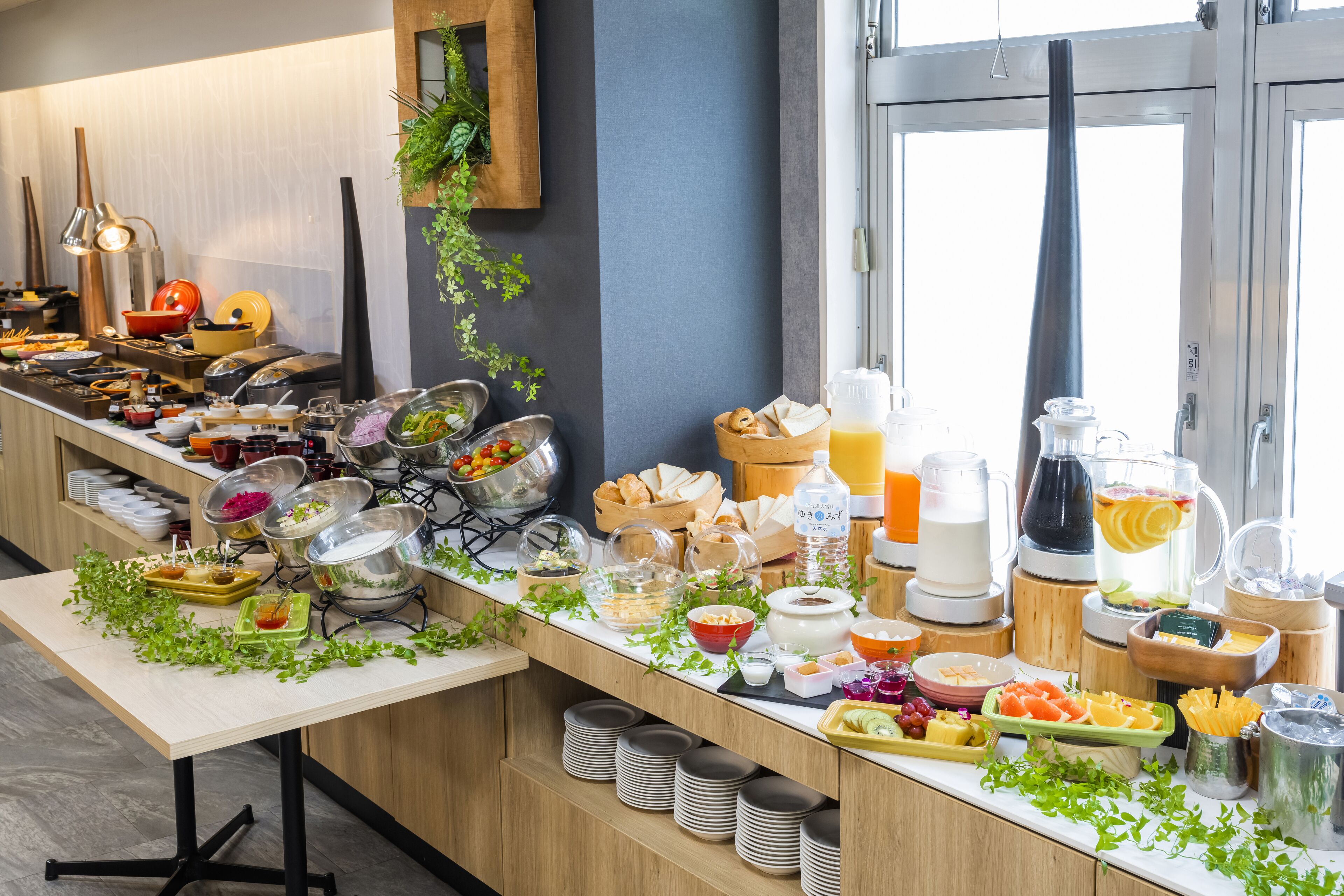 daily buffet breakfast (jpy 1650 per person)