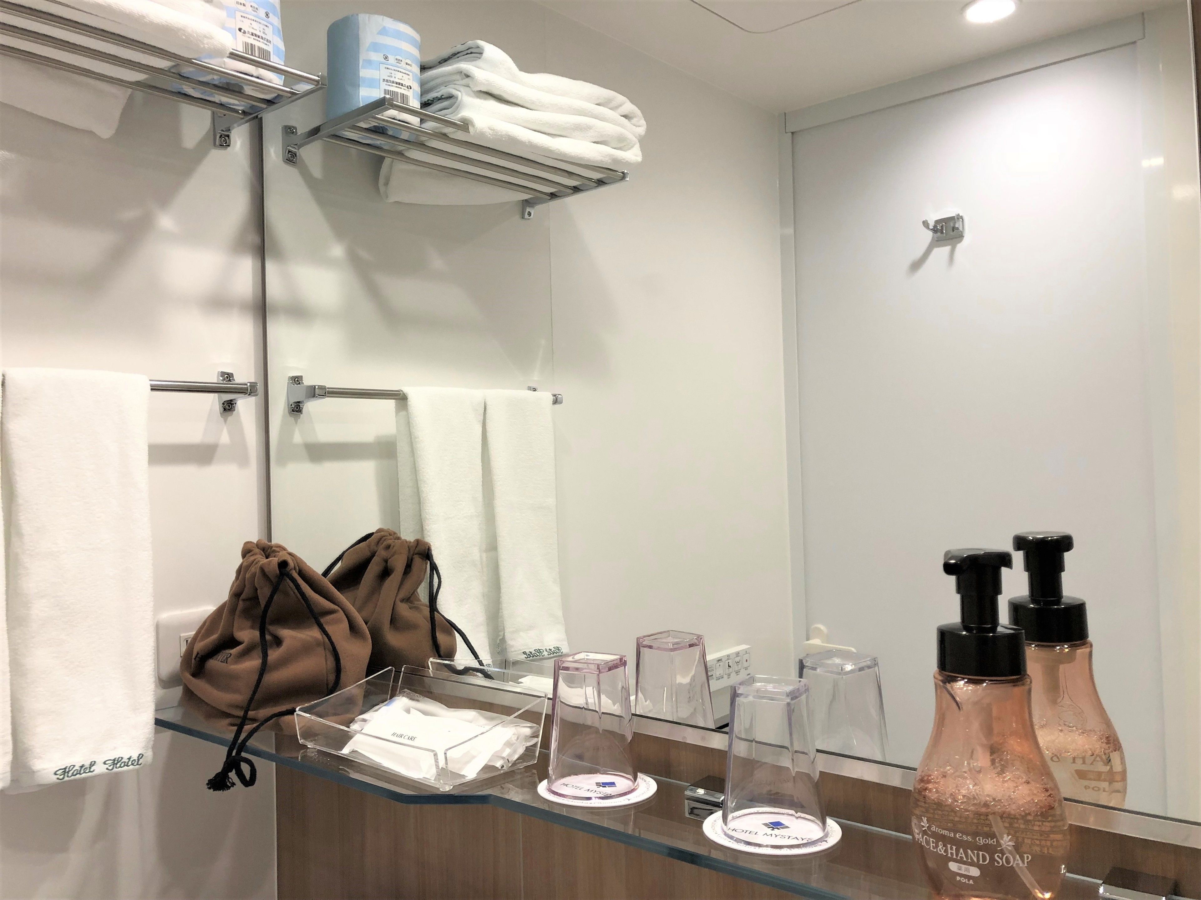 combined shower/bathtub, free toiletries, hair dryer, slippers