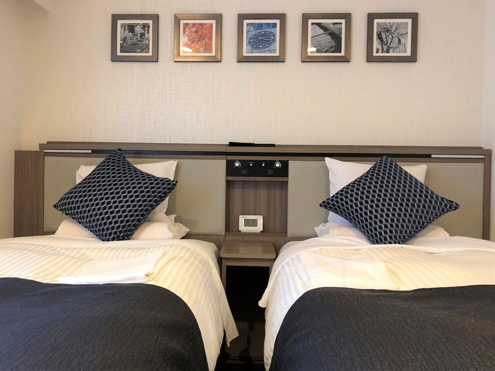 Bureau, Wi-Fi gratuit, draps fournis