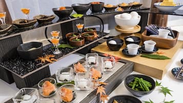 Daily buffet breakfast (JPY 1650 per person)