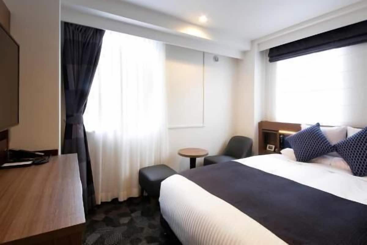 Bureau, Wi-Fi gratuit, draps fournis