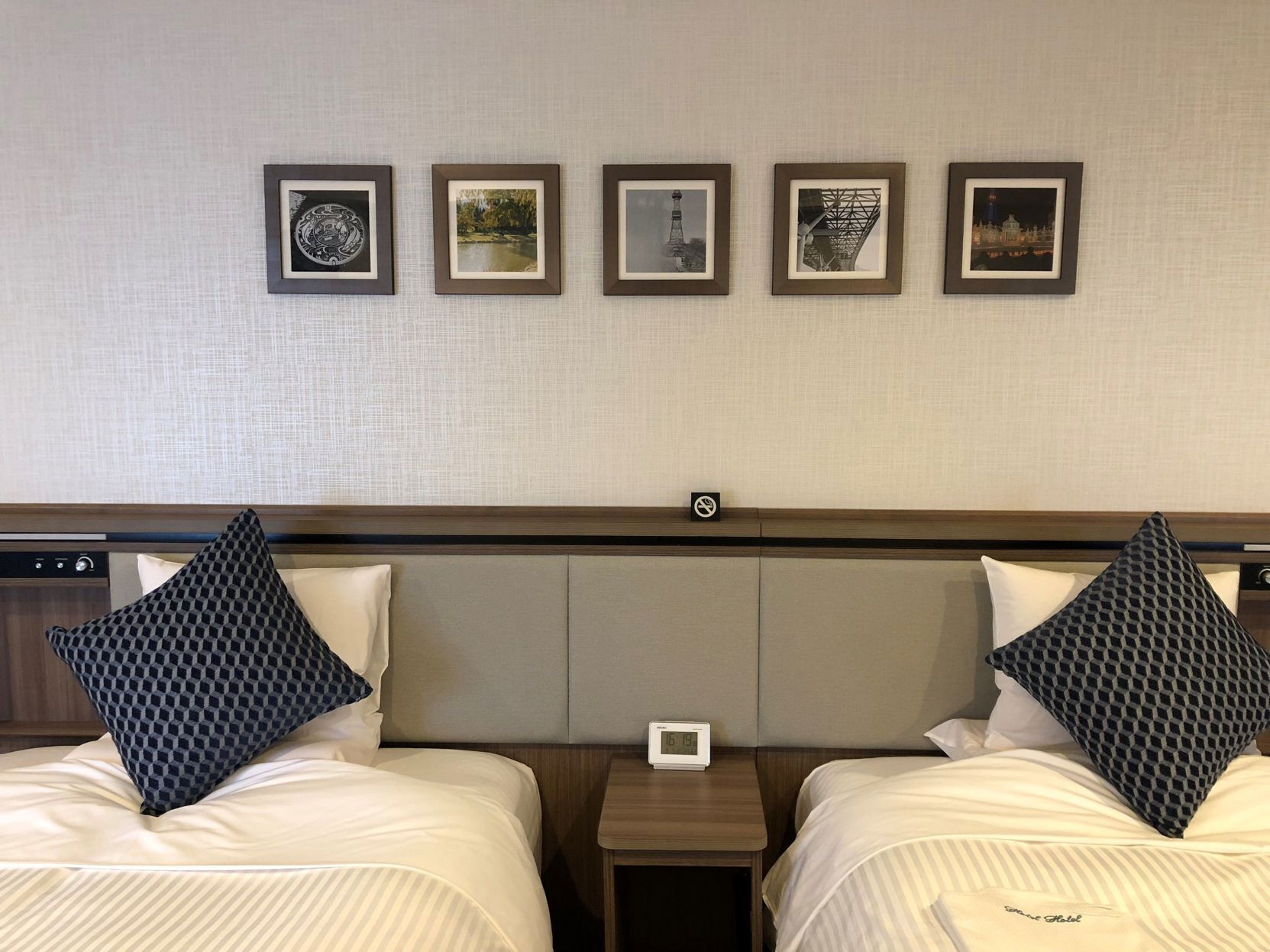 Bureau, Wi-Fi gratuit, draps fournis