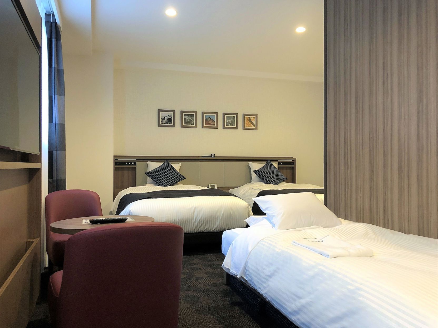 Bureau, Wi-Fi gratuit, draps fournis