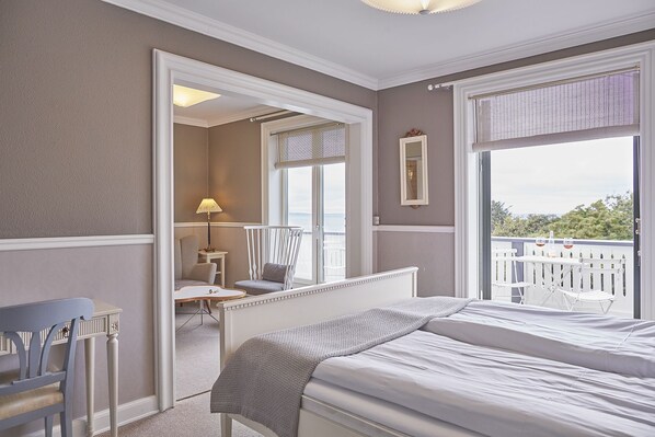 Doubleroom with ocean view and balcony