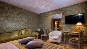 A hotel room with a bed, a desk, a chair, a television, and a mirror. - Hotel Ca Marinella (Venice)