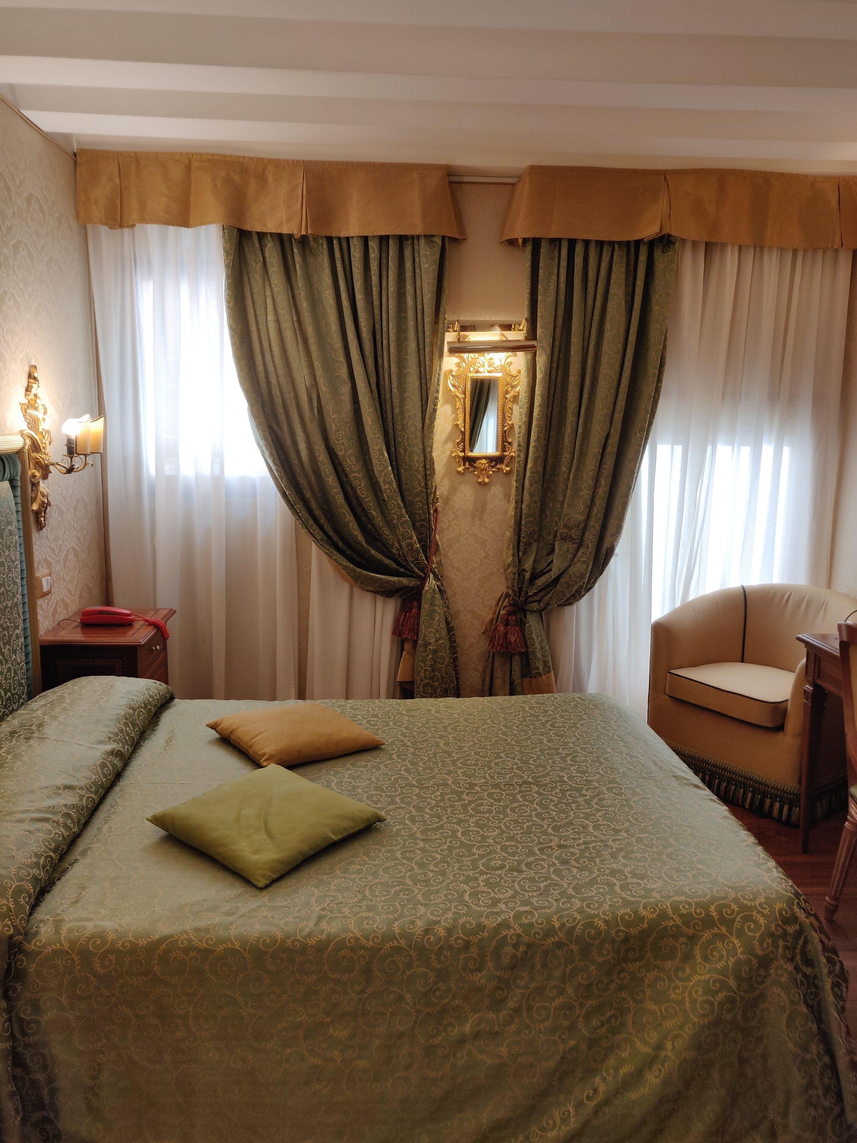 minibar, in-room safe, desk, cots/infant beds