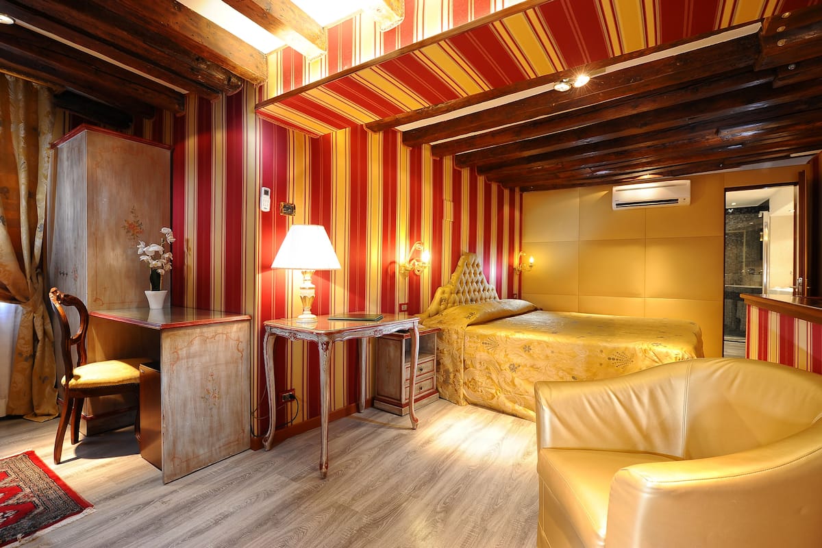 1 habitación, minibar, caja de seguridad en la habitación y escritorio