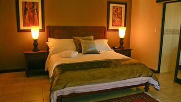 Kamar Standar | Seprai premium, brankas, meja kerja, dan setrika/meja setrika