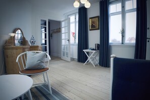 Suite in Plesner Building