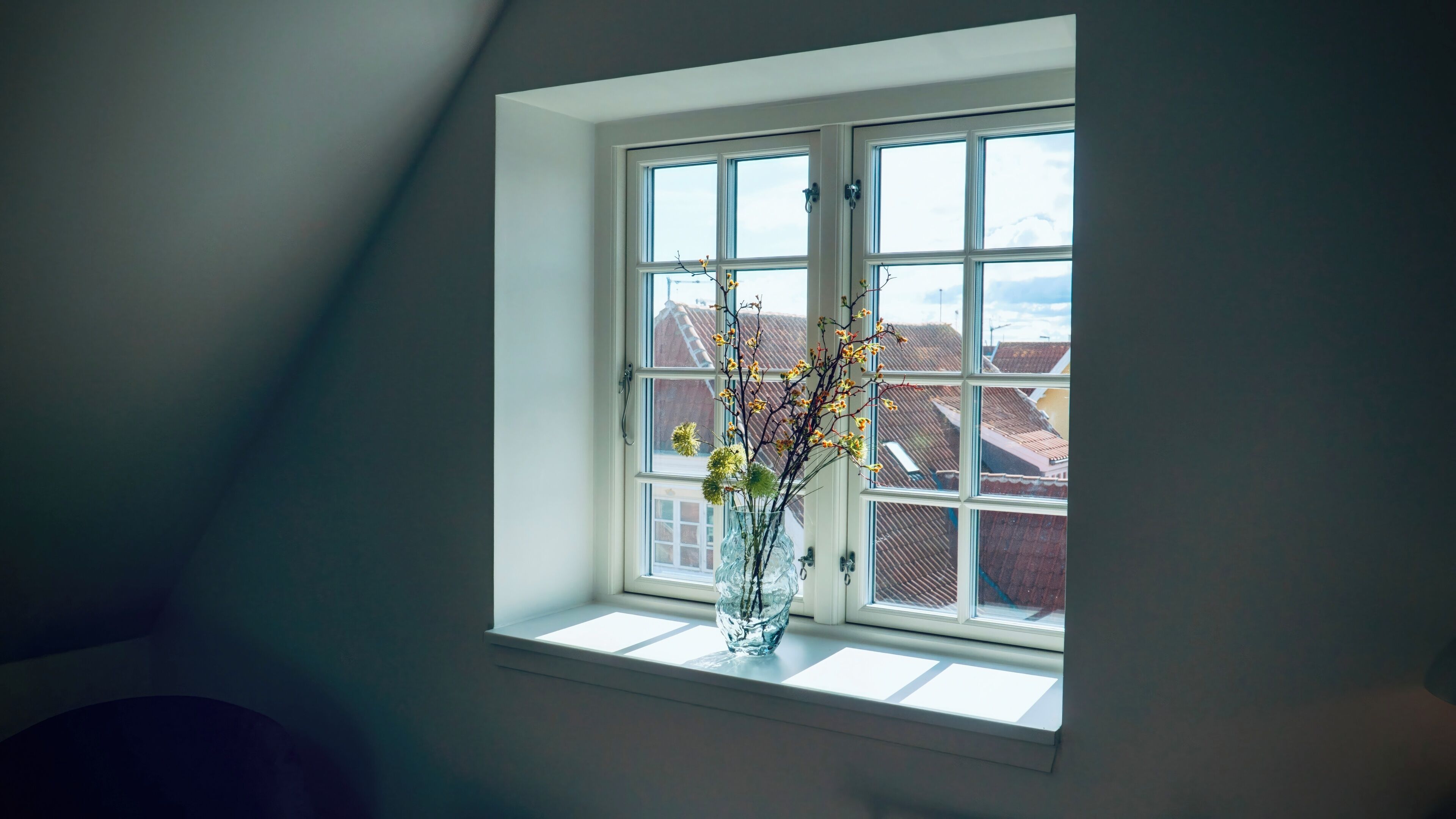 apartment  2 bedroom | living area | 16-inch tv with digital channels