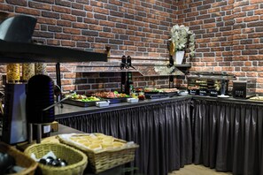 Daily buffet breakfast (EUR 12.5 per person)