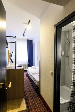 Economy Single Room | Hypo-allergenic bedding, in-room safe, blackout drapes, soundproofing