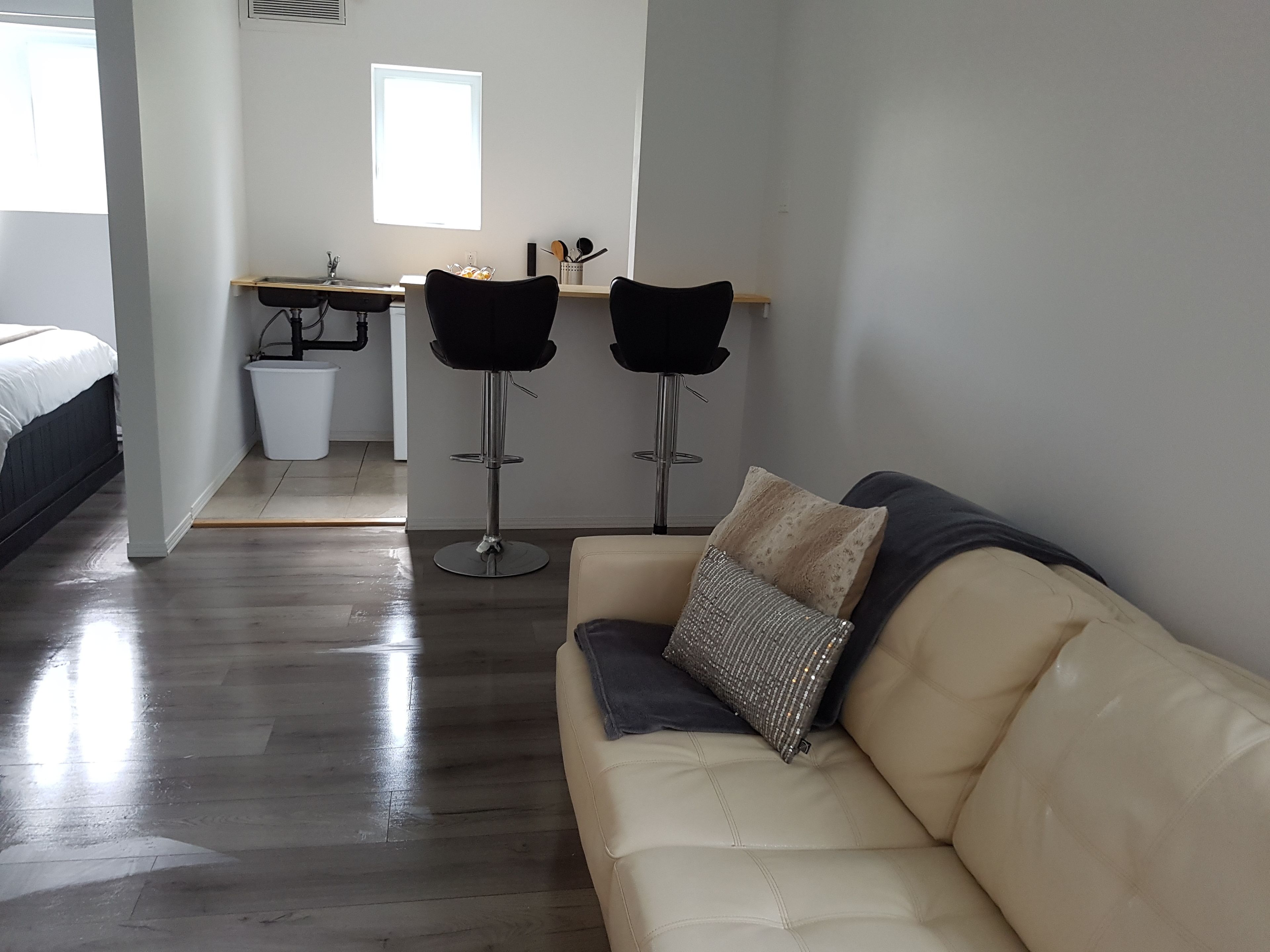 loft, 1 queen bed | premium bedding, desk, blackout curtains, bed sheets