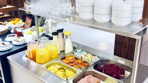 A buffet with various food items and beverages, including fruits, juices, and dairy products. - Hotel Metropolitano Supara (Buenos Aires)