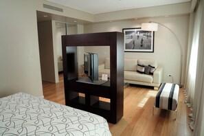 Habitación senior | 1 habitación, ropa de cama de alta calidad y edredón 