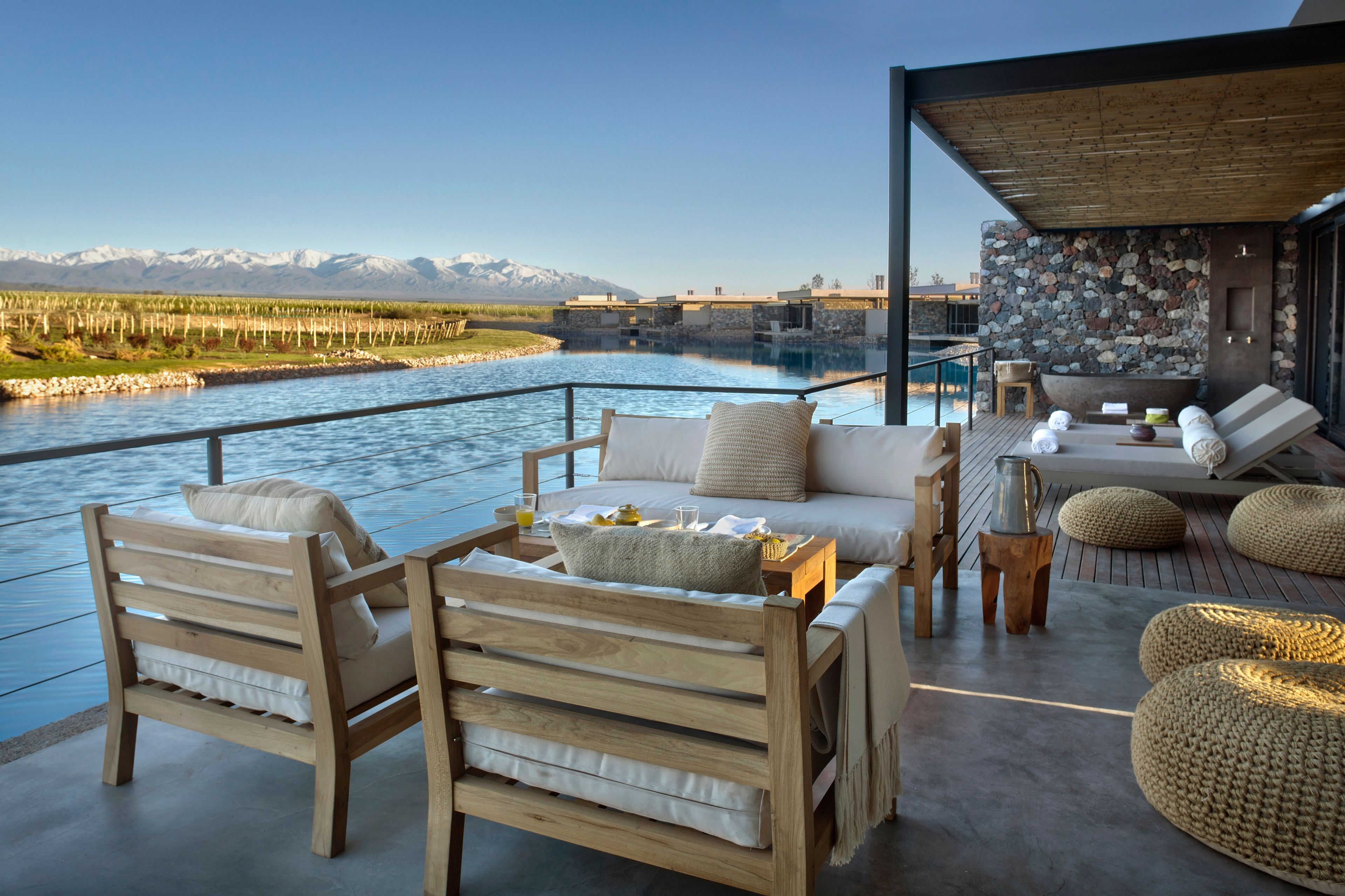 Two Bedroom Deluxe Villa Lake Andes View | Hochwertige Bettwaren, Daunenbettdecken, Pillowtop-Betten, Minibar