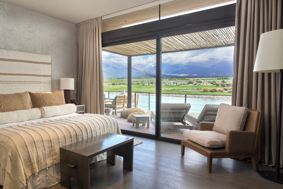 1 chambre, literie de qualité supérieure, couette en duvet d'oie