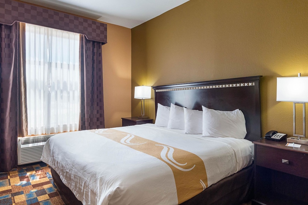 Down comforters, pillowtop beds, desk, blackout drapes