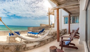 Suite estudio Deluxe, hidromasaje, vista a la playa | Vista desde la habitación