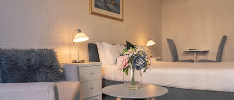 미니바, 객실 내 금고, 책상, 다리미/다리미판