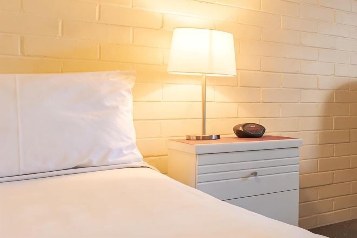 Minibar, in-room safe, desk, iron/ironing board