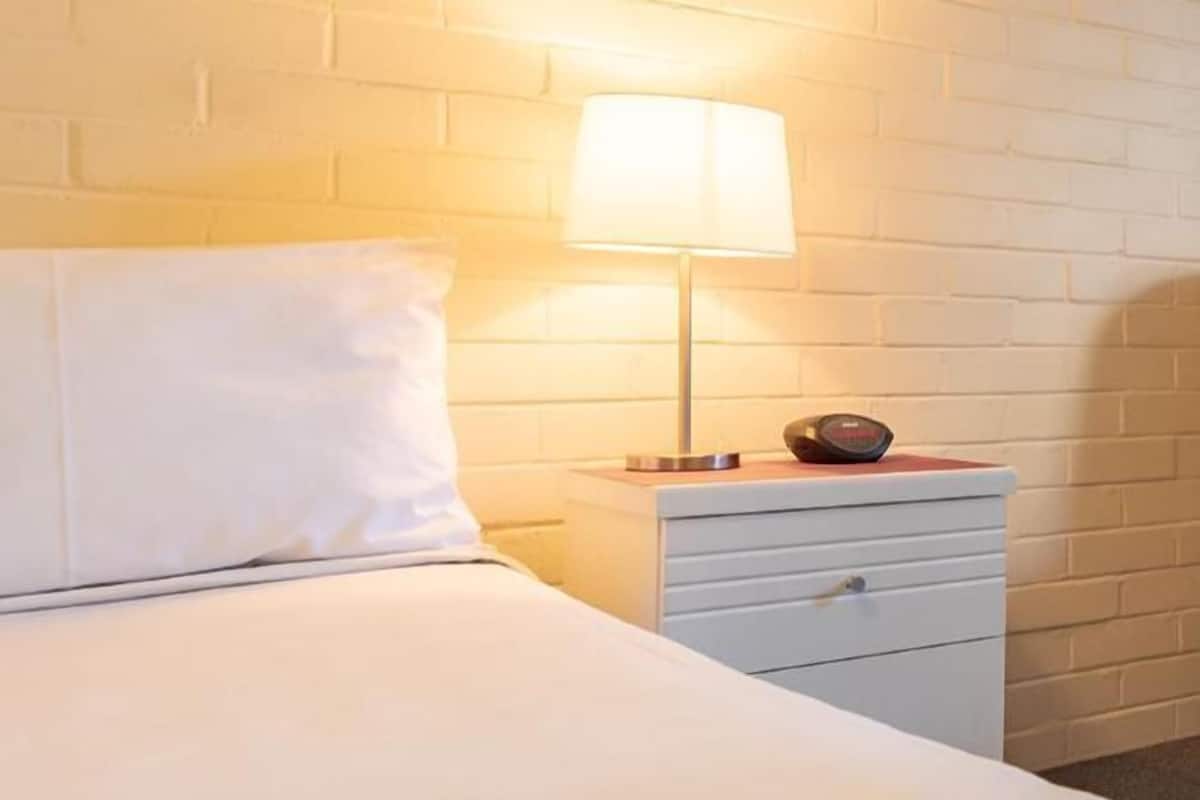 Minibar, Zimmersafe, Schreibtisch, Bügeleisen/Bügelbrett
