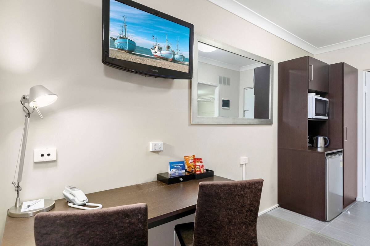 1 bedroom, premium bedding, pillow-top beds, minibar